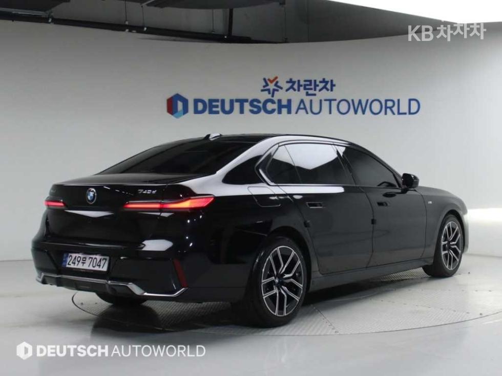 BMW 7er — miniaturë 2