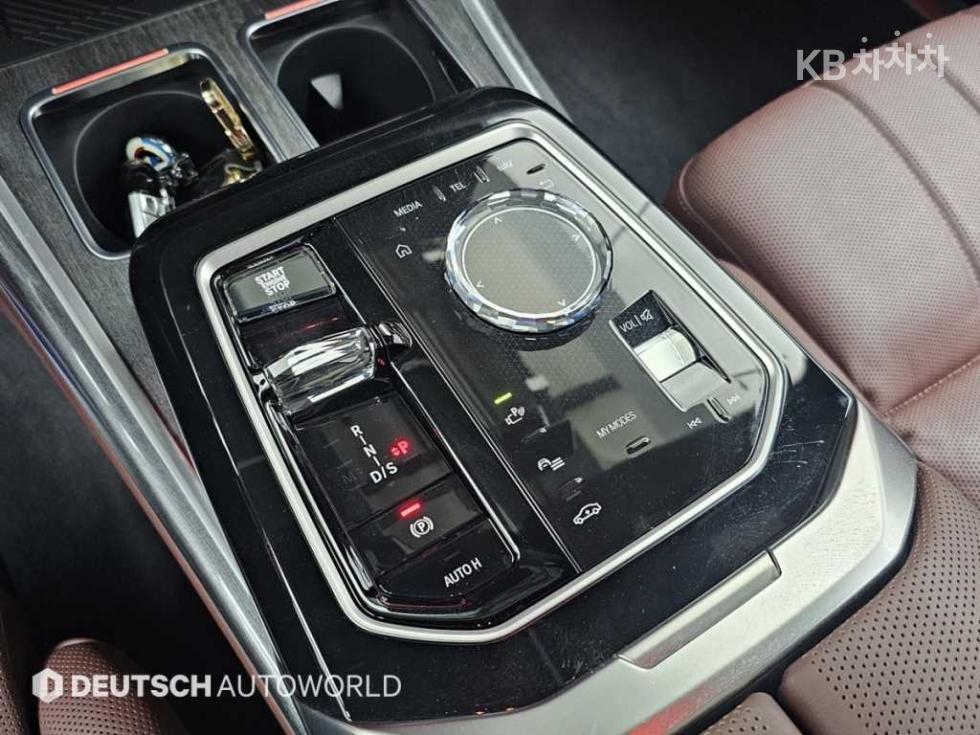 BMW 7er — miniaturë 9