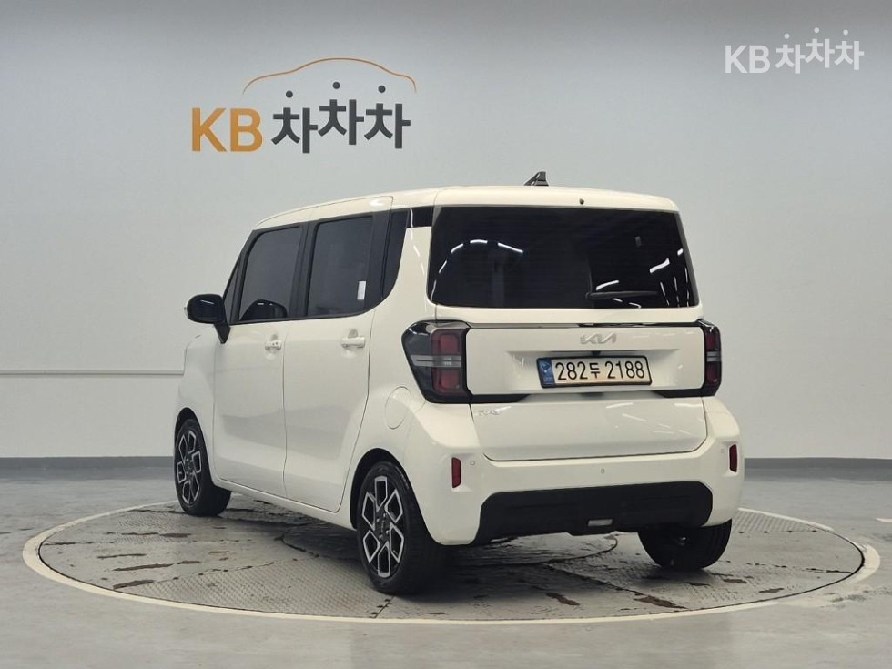 2023 - kia kia