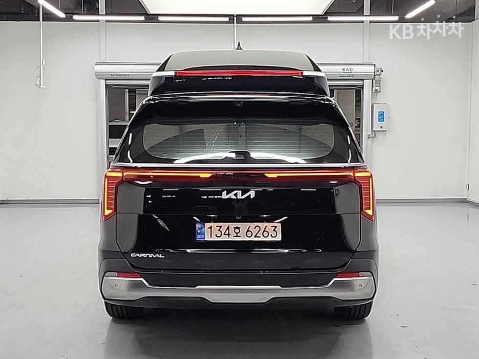 2024 Kia 4 photo