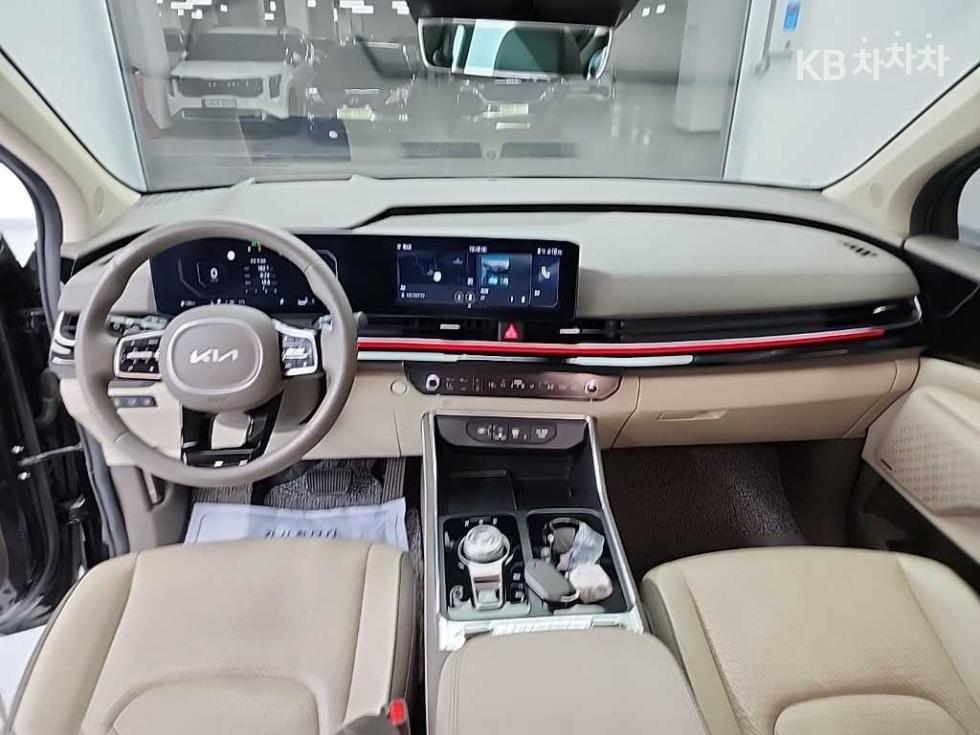 2024 Kia 4 photo