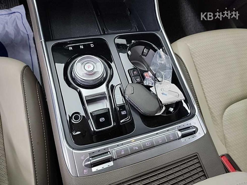 2024 Kia 4 photo