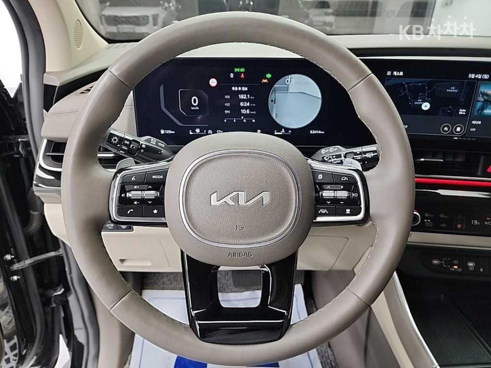 2024 Kia 4 photo