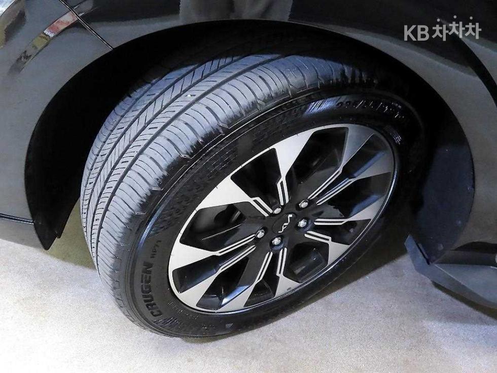 2022 Kia 4 photo