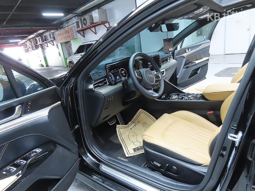 2021 - kia k5