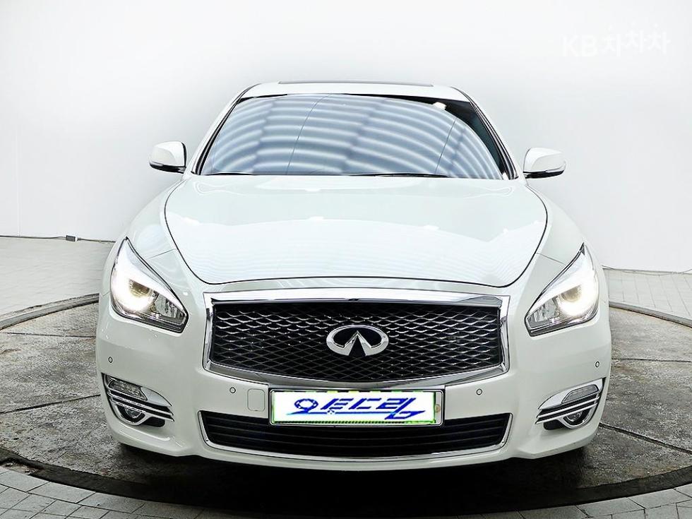 2017 infiniti q70