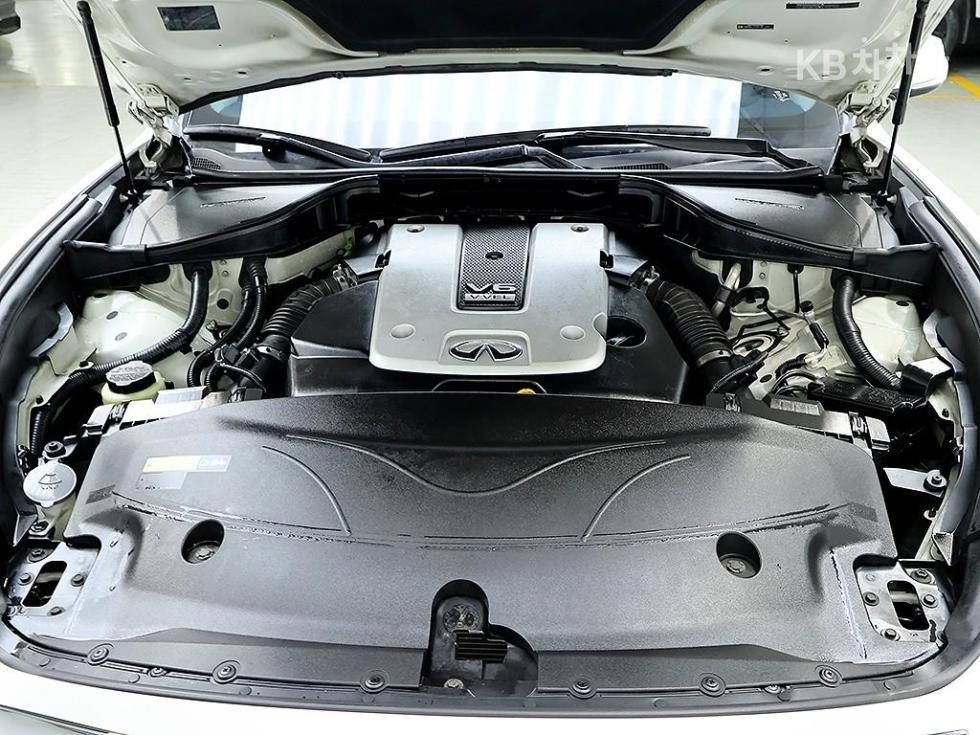 2017 - infiniti q70