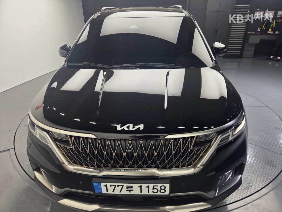 2023 - kia carnival