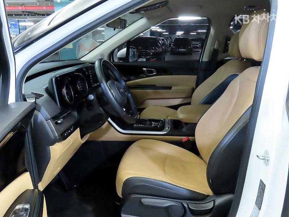 2023 - kia carnival
