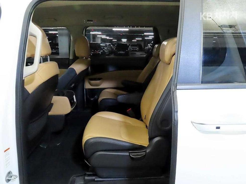 2023 - kia carnival