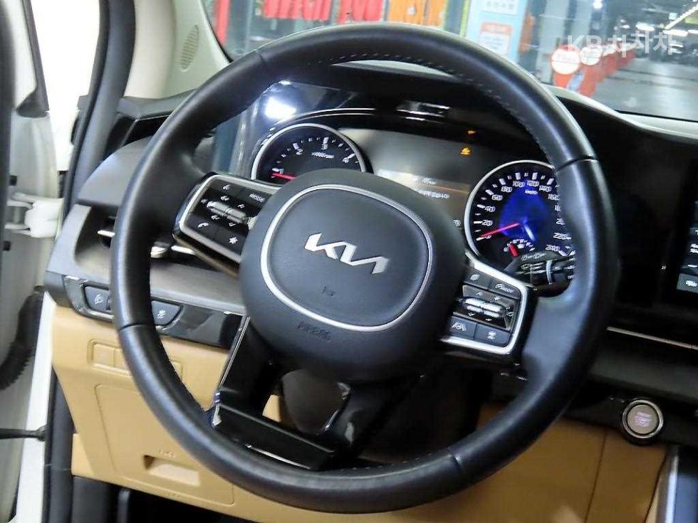2023 - kia carnival