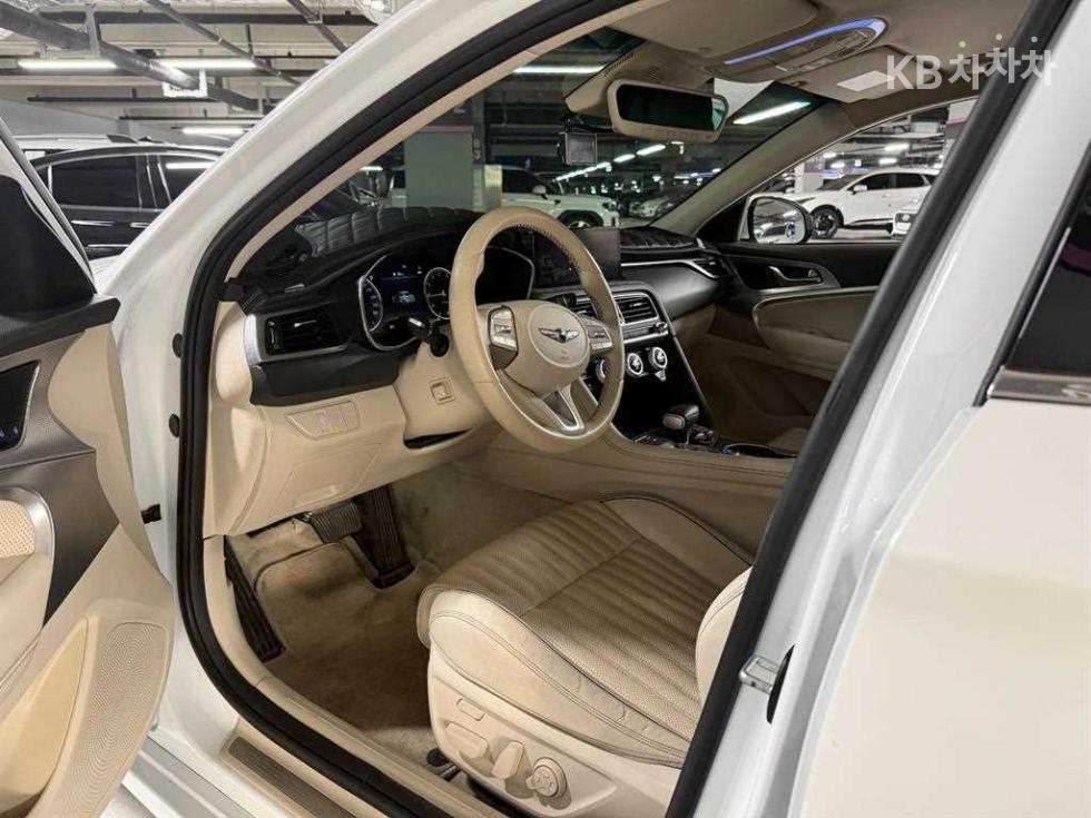 2022 Genesis G70 2.0T standard