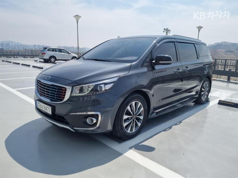 2017 Kia carnival 9-seater 2.2 diesel luxury