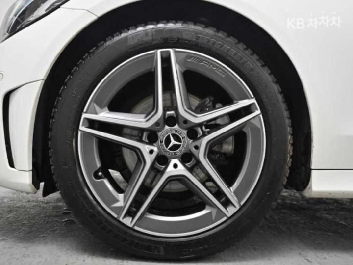 Mercedes-Benz C-Class C200 AMG Line — фото 5