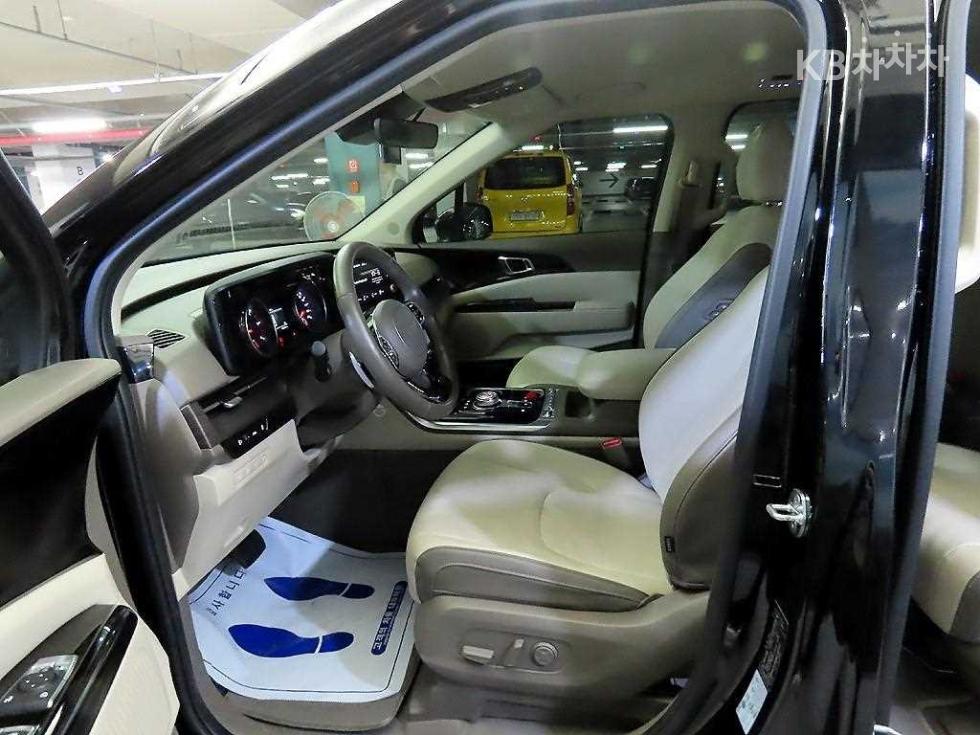 2022 - kia carnival