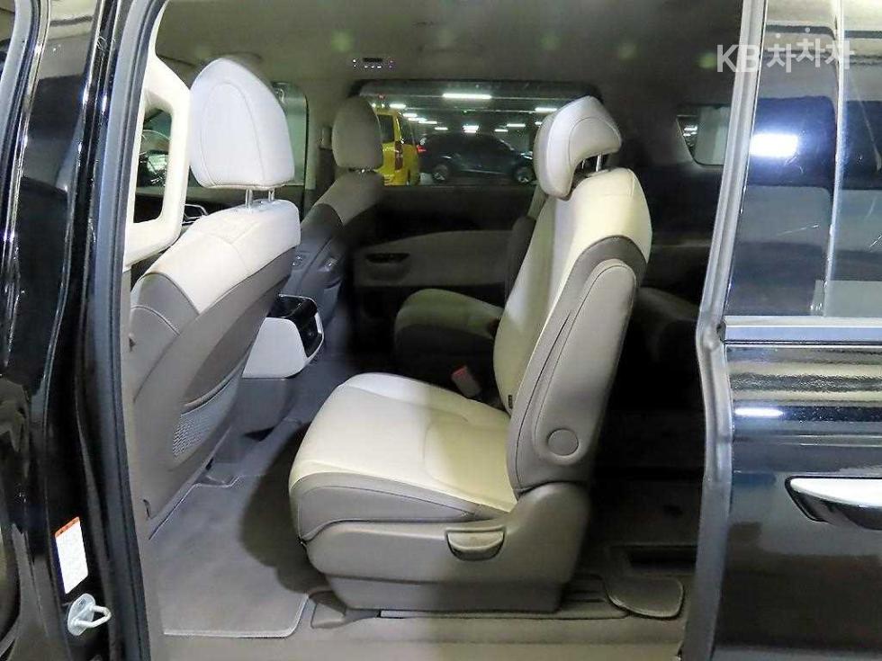 2022 - kia carnival