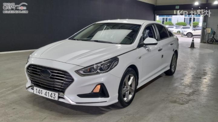 Hyundai Sonata 2.0 LPi 렌터카 — foto 1