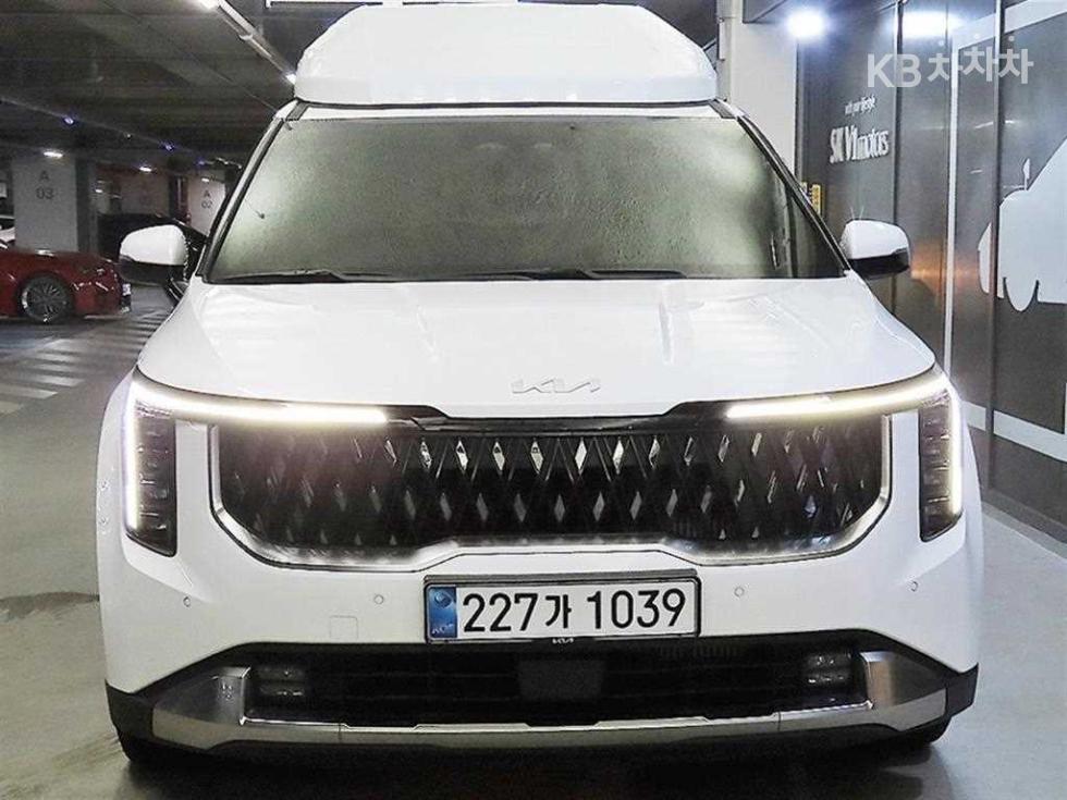 2024 Kia 4 photo