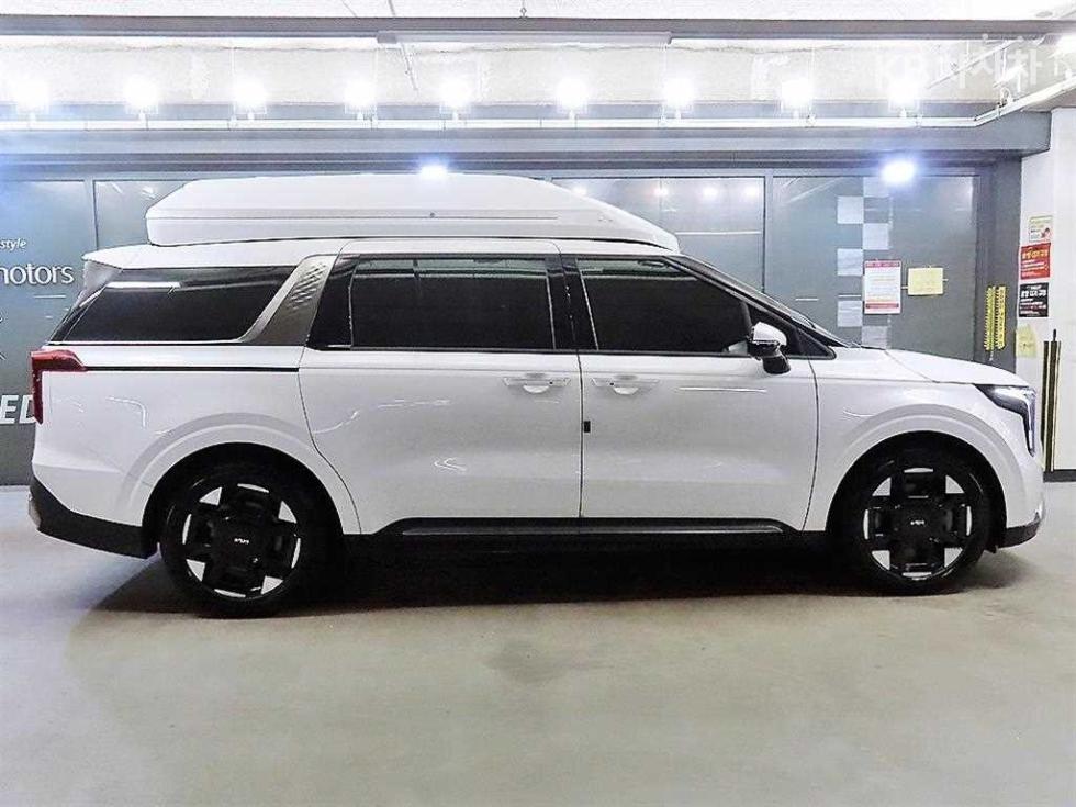 2024 Kia 4 photo