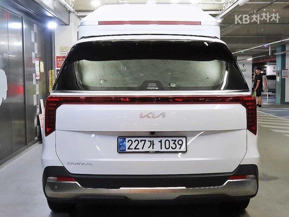 2024 Kia 4 photo