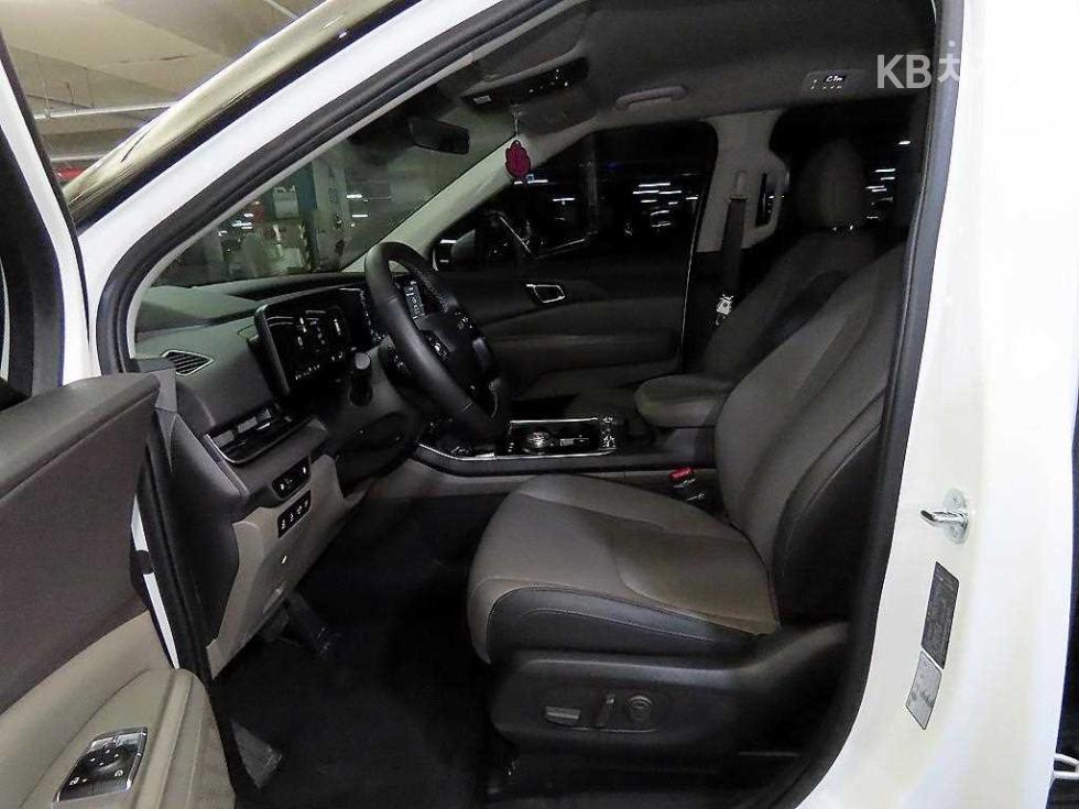 2024 Kia 4 photo