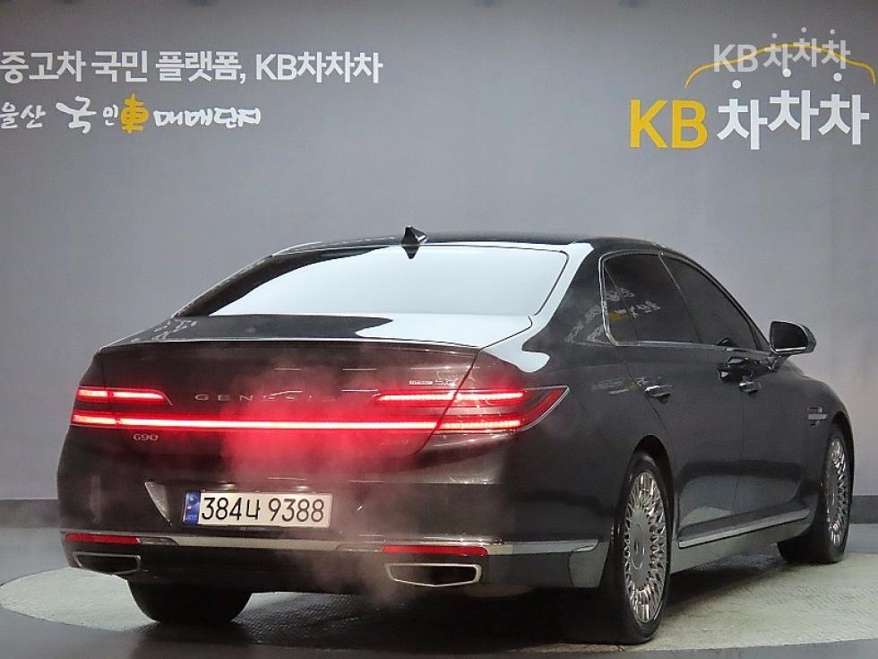 2021 Genesis G90 photo
