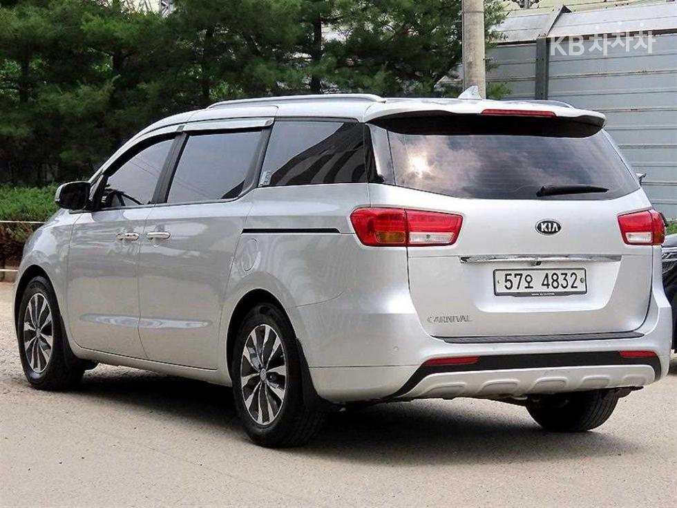 2016 - kia carnival