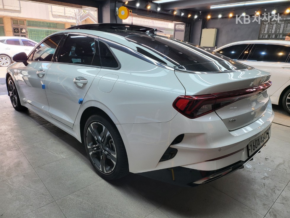 2022 - kia k5