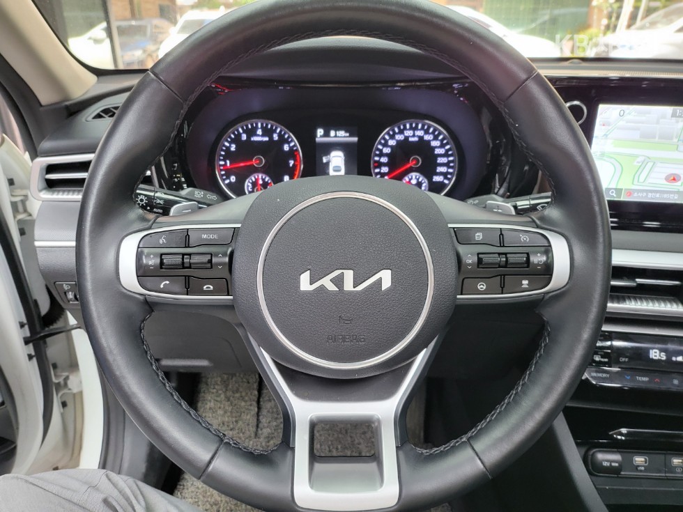 2022 - kia k5
