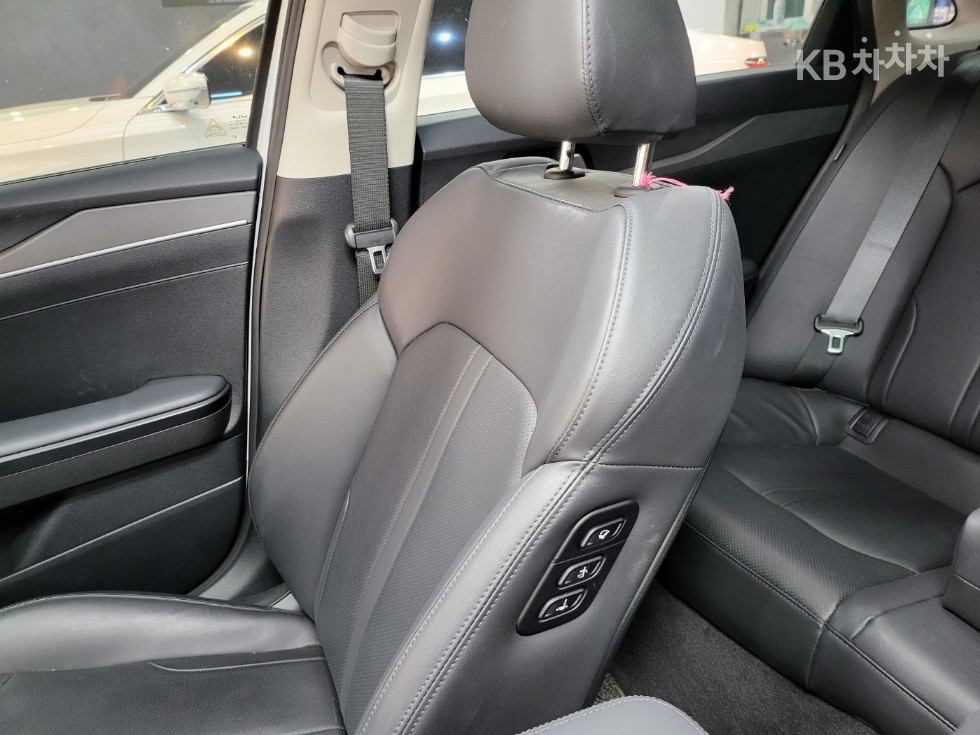 2022 - kia k5