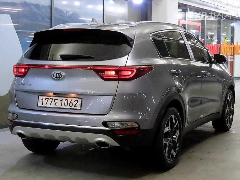 2021 - kia sportage