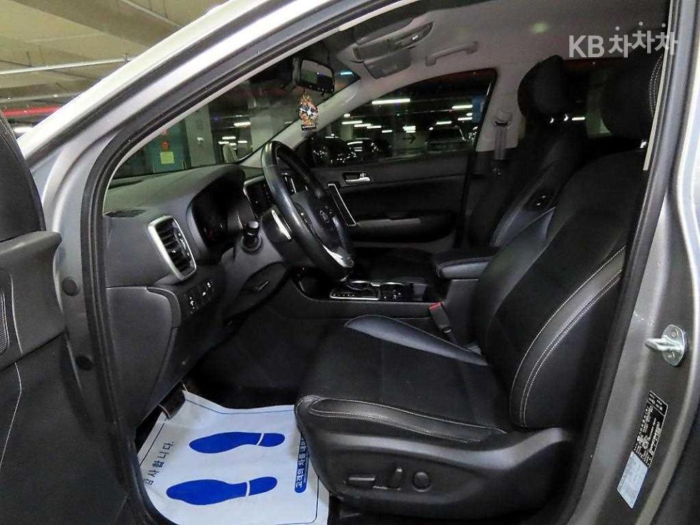 2021 - kia sportage