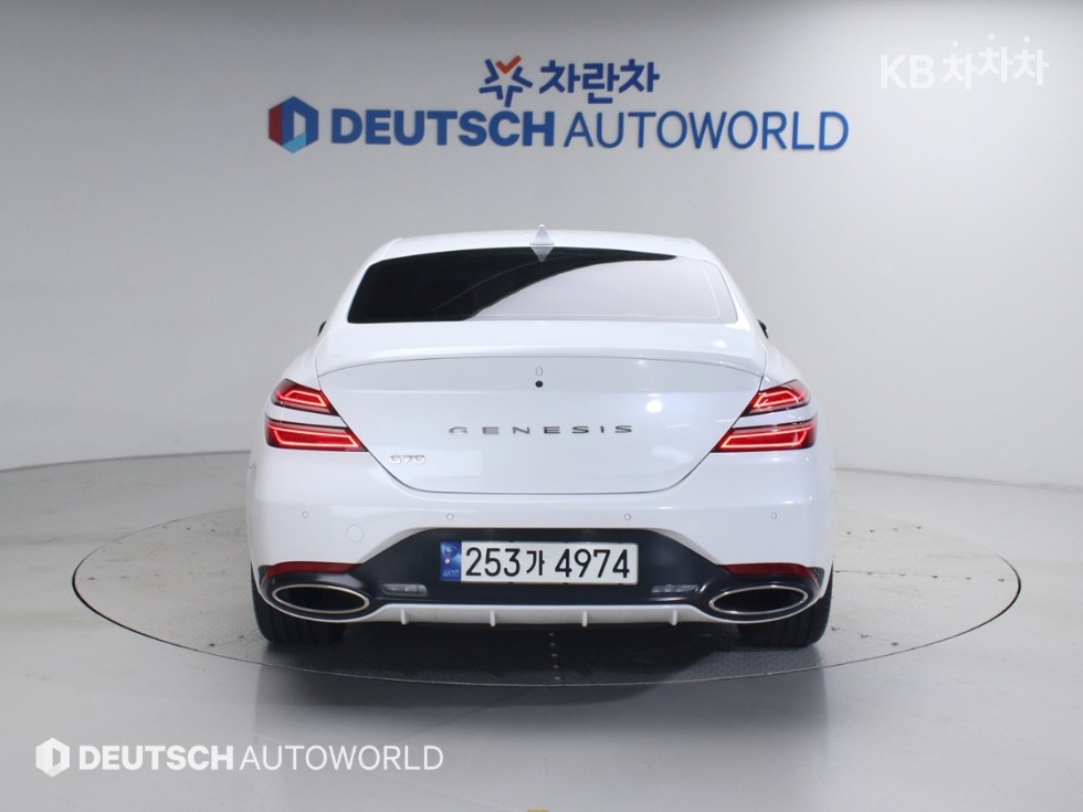 2023 Genesis G70 photo