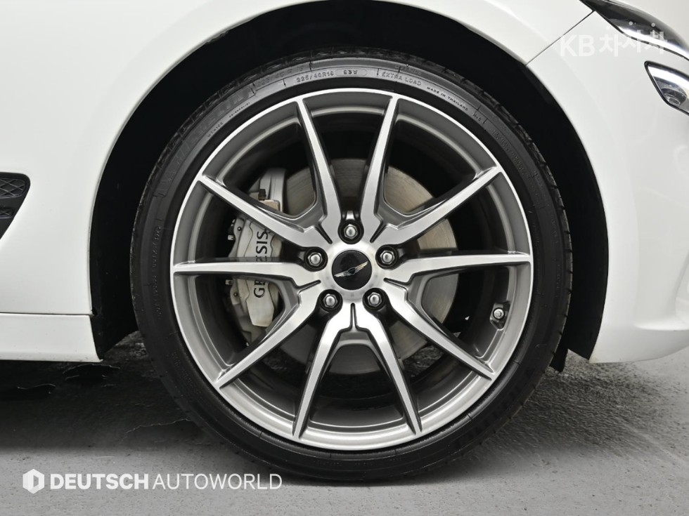 2023 Genesis G70 photo