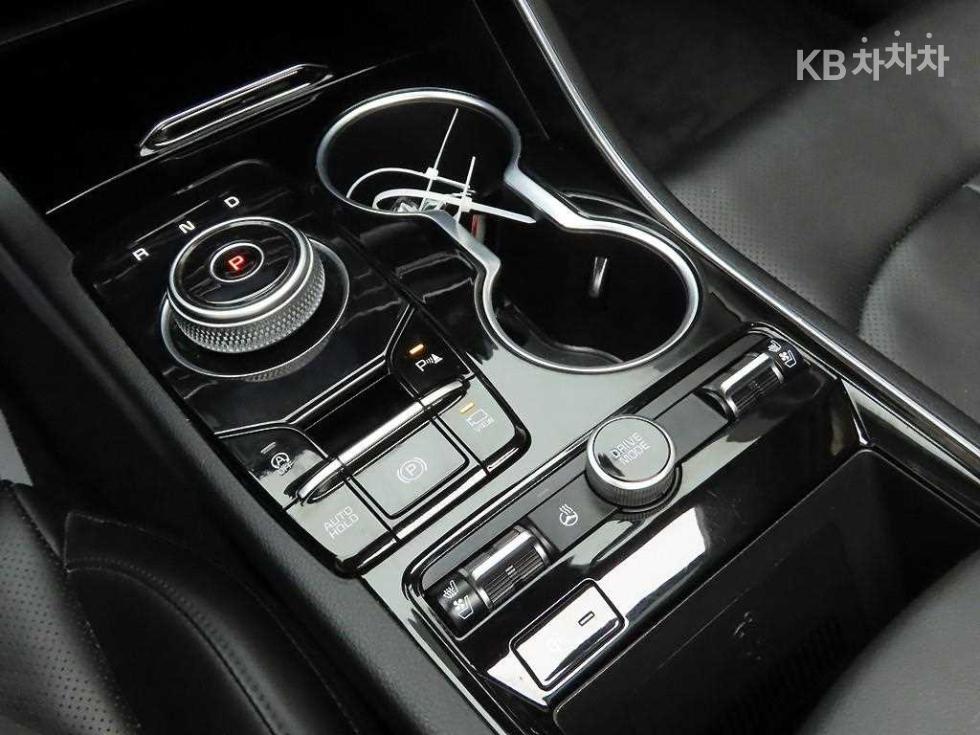 2022 - kia k5