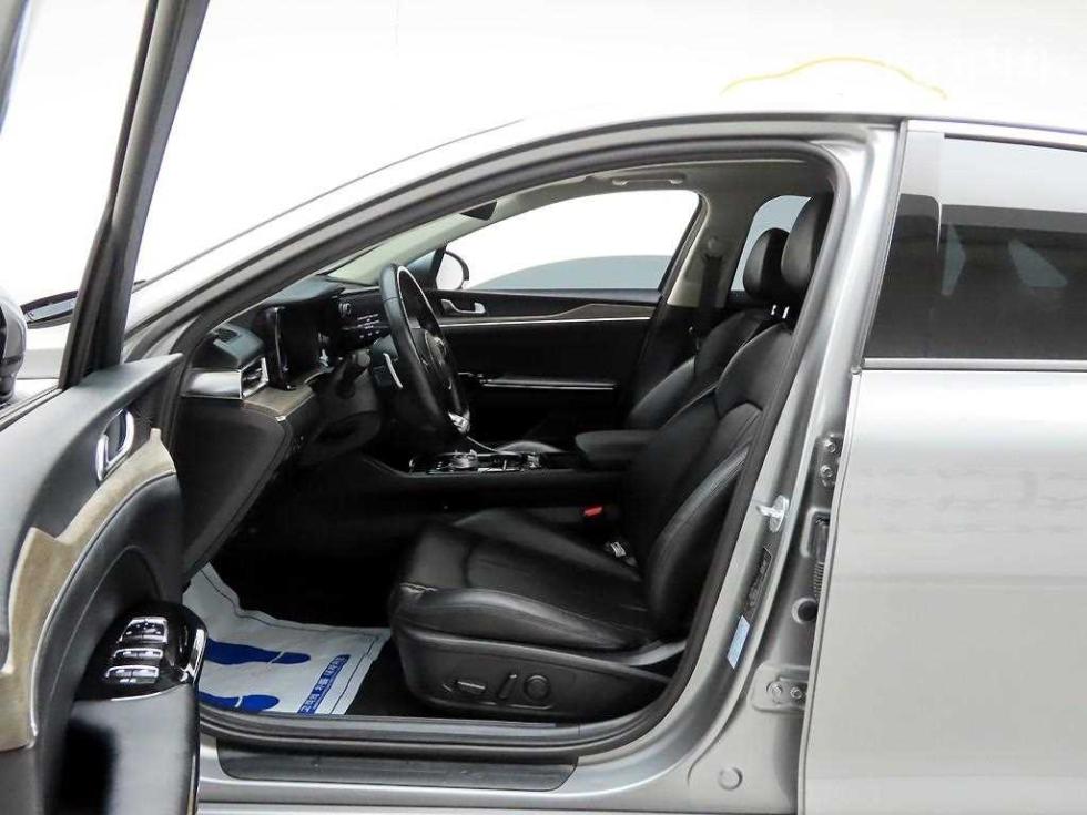 2022 - kia k5