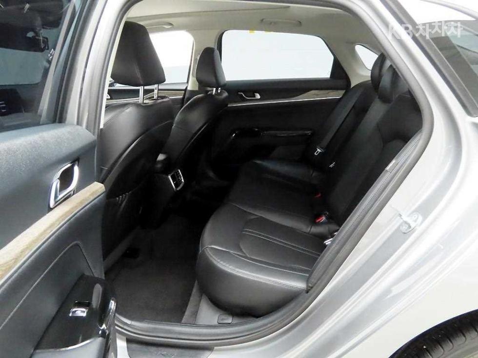 2022 - kia k5