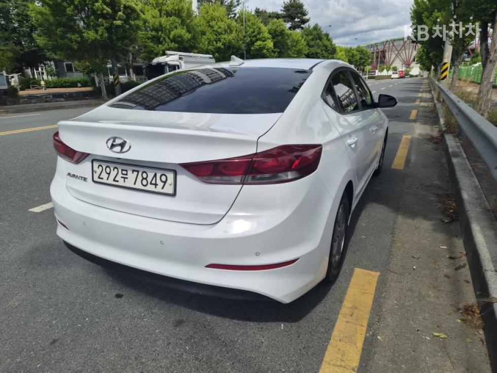 Hyundai Avante — miniaturë 2