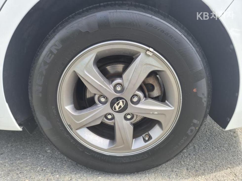 Hyundai Avante — miniaturë 5