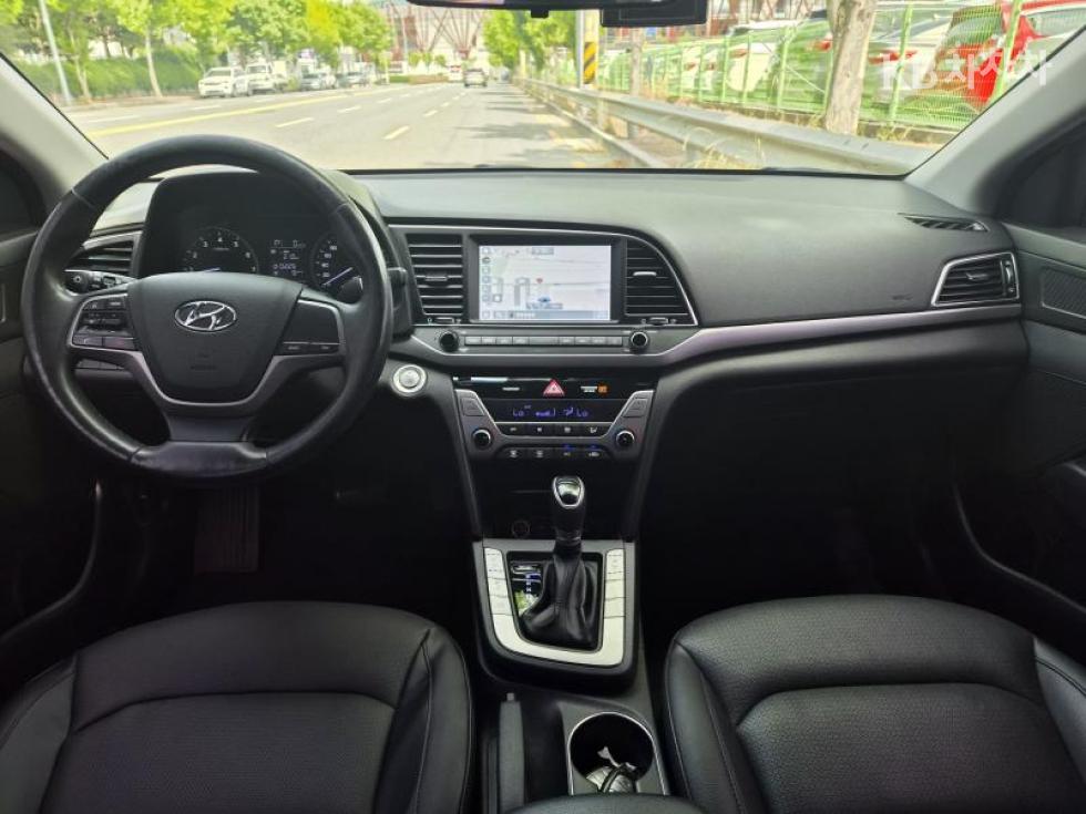 Hyundai Avante — miniaturë 7