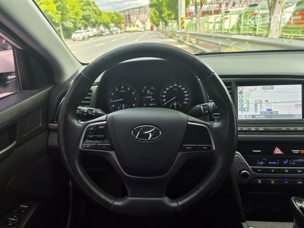Hyundai Avante — miniaturë 10