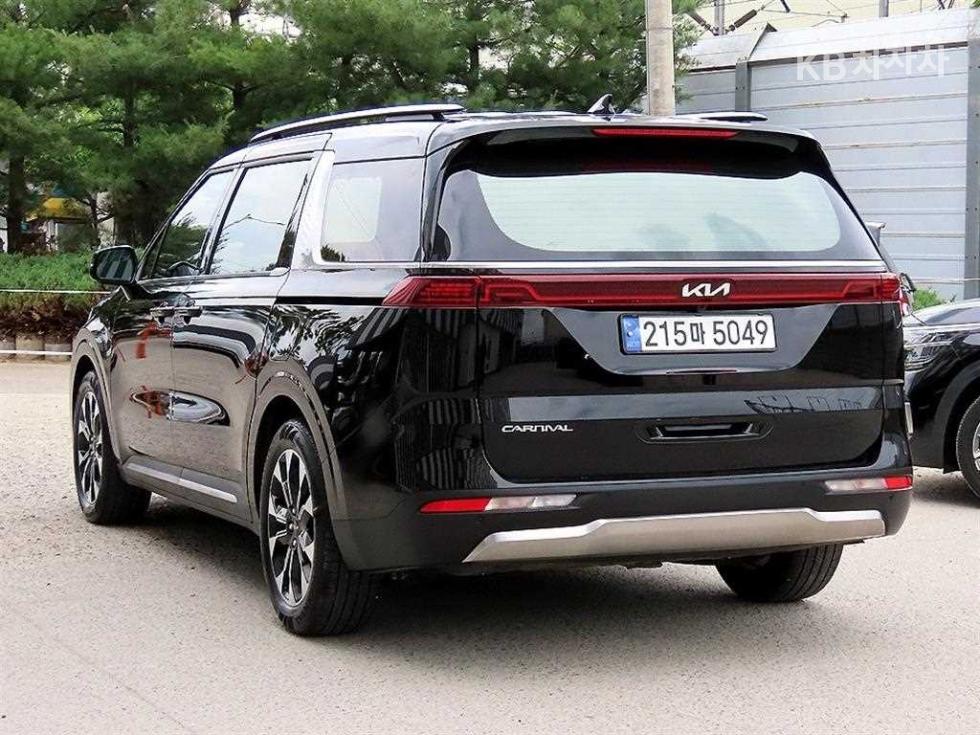 2023 Kia 4 photo