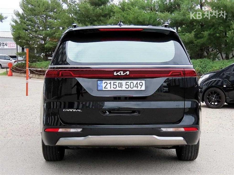 2023 Kia 4 photo