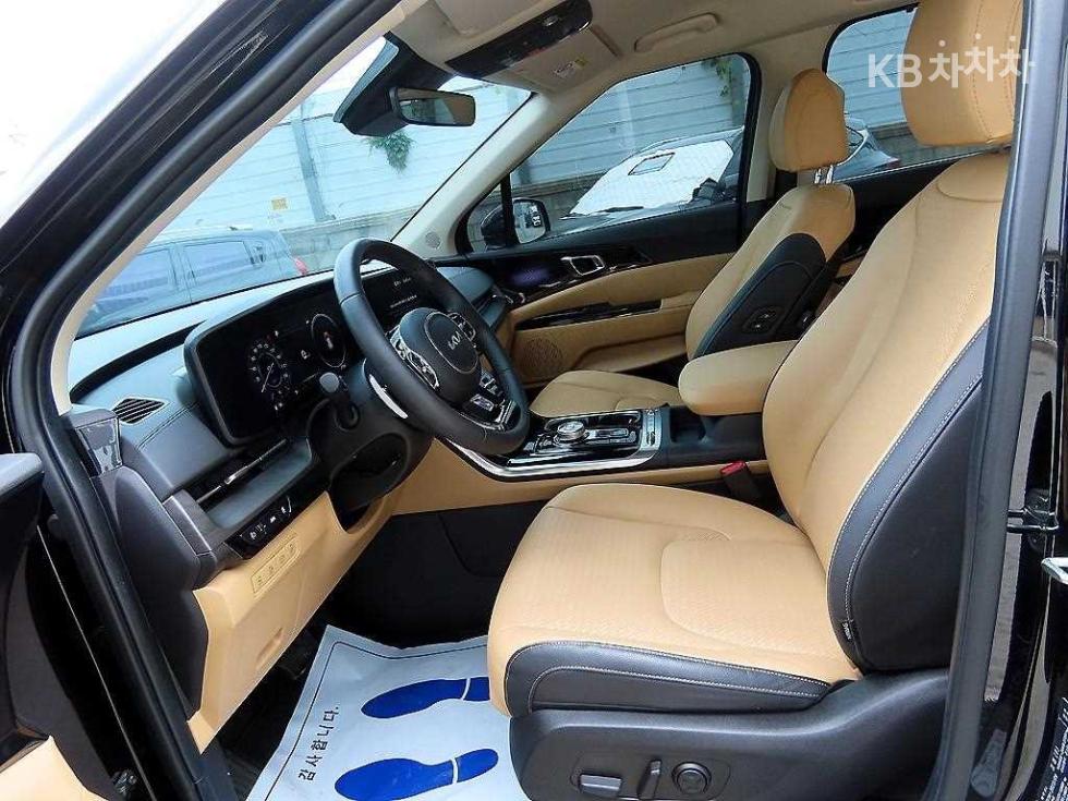 2023 Kia 4 photo