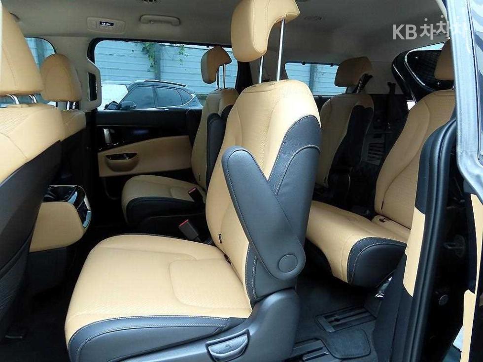 2023 Kia 4 photo