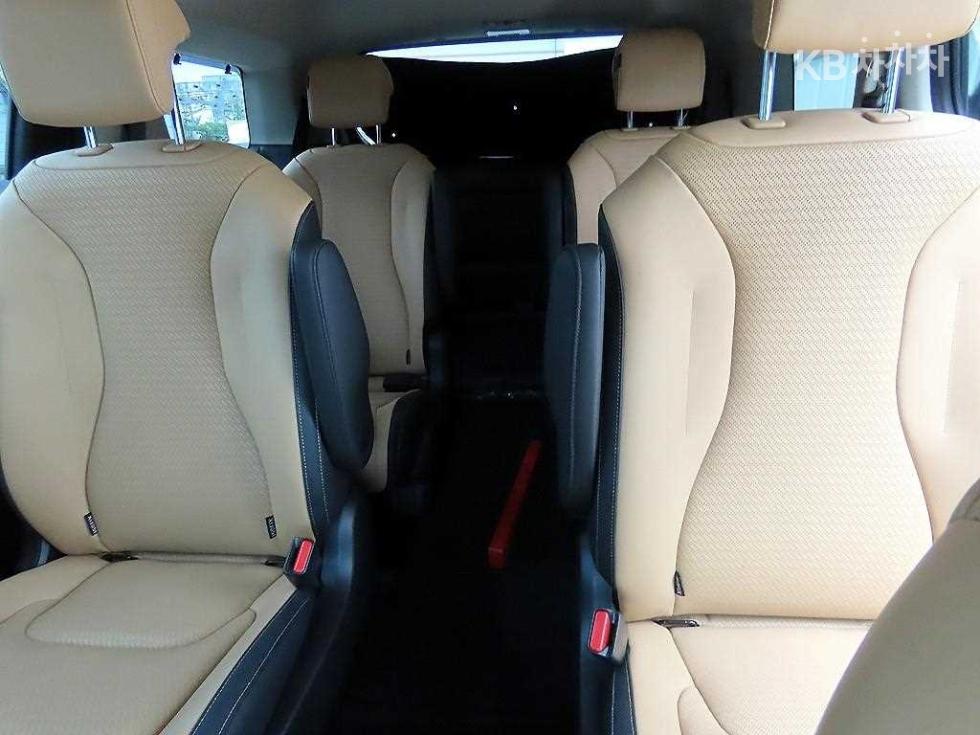 2023 Kia 4 photo
