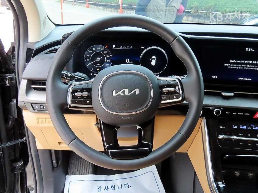 2023 Kia 4 photo