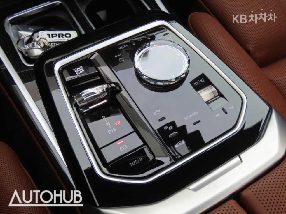 BMW 7er — miniaturë 7