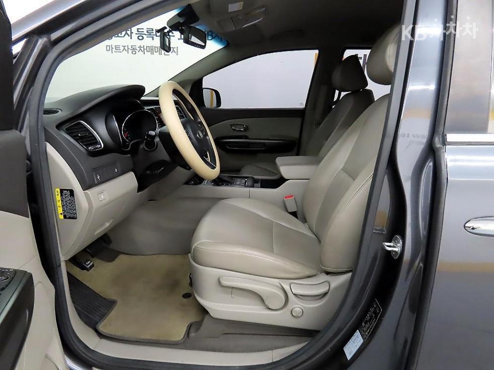 2017 - kia carnival