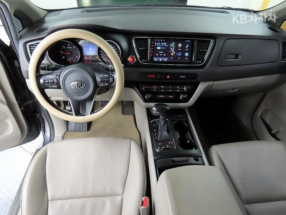 2017 - kia carnival